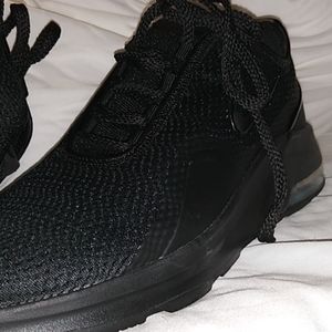 Mike air Max motion 2 brand new still in box